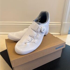 NEVER WORN Shimano White Cycling Shoes Size 41